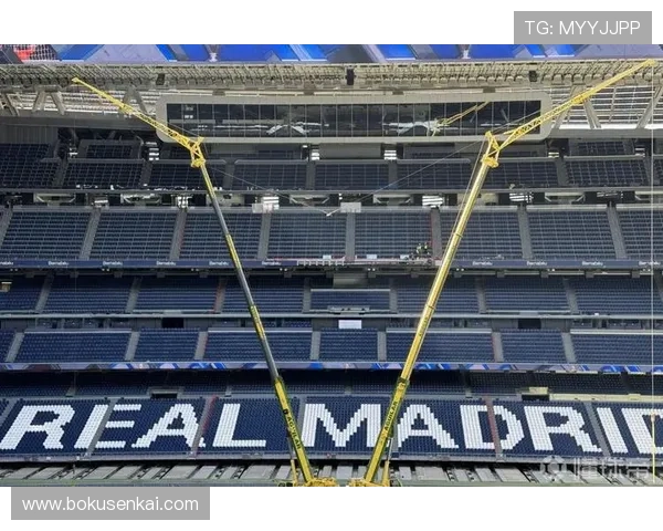 马卡报道:伯纳乌球场变身网球训练基地 马卡报道:伯纳乌球场变身网球训练基地